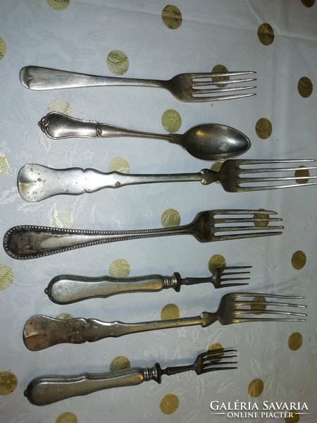 7 pieces of antique cutlery are in the condition shown in the pictures