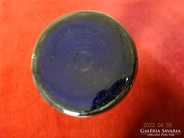 Kobaltkék üvegváza margaréta virágmintával. Jókai.