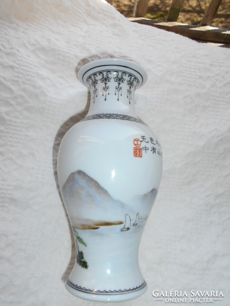 Kínai kézzel festett tájképes  váza 16 cm