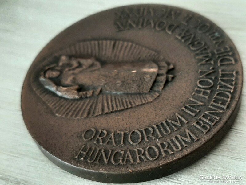 Bronze commemorative medal issued for the consecration of the Hungarian Grandmothers' Chapel by Pope János Pál 1980