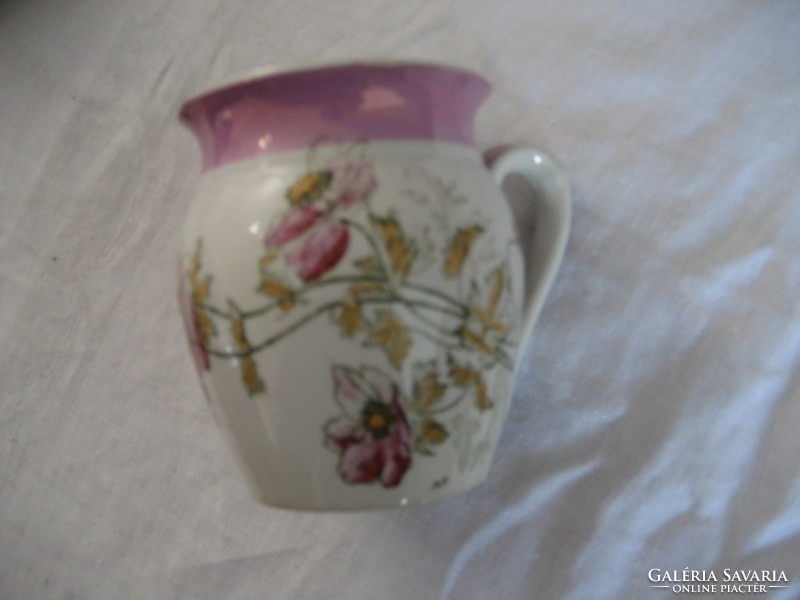 Belly mug with flower pattern
