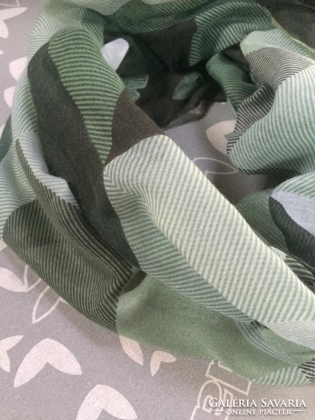 Geometric-pattern green round scarf, fashion scarf