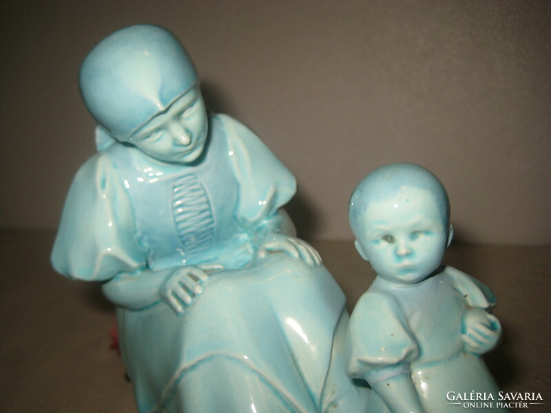 Zsolnay blue, a figure from Sinko, a mother with her child, or Annuska with her mother