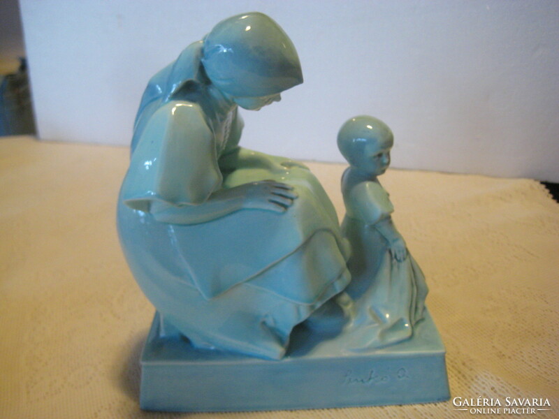 Zsolnay kék  , Sinkó figura  , Anya gyermekével , avagy  Annuska az édasanyjával