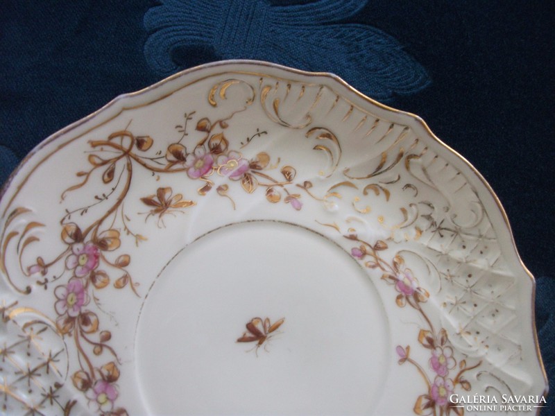 19.Pl pls royal vienna rococo golden contoured flower, insect and embossed pattern plate