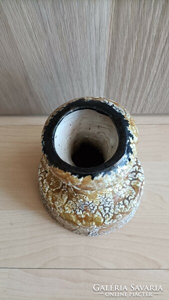 Dekoratív jelzett kerámia váza