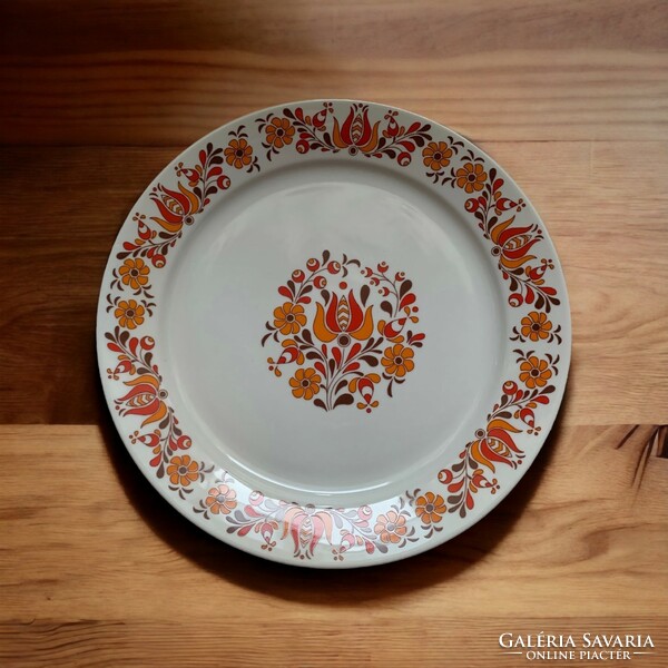 Large plain porcelain round plate, 28.5 cm. Orange, red, brown Hungarian pattern