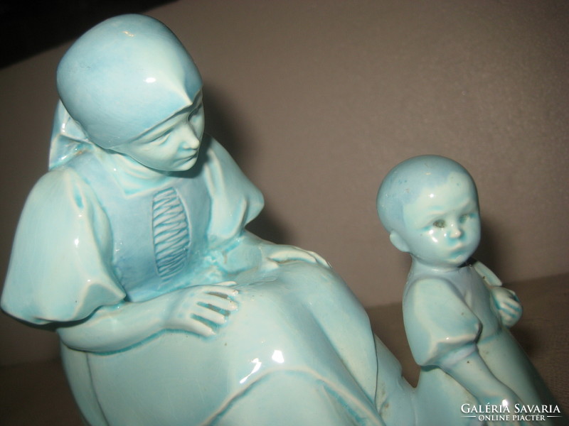 Zsolnay blue, a figure from Sinko, a mother with her child, or Annuska with her mother