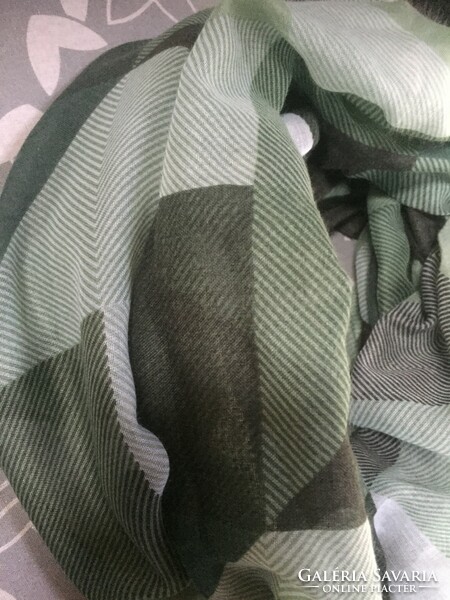 Geometric-pattern green round scarf, fashion scarf