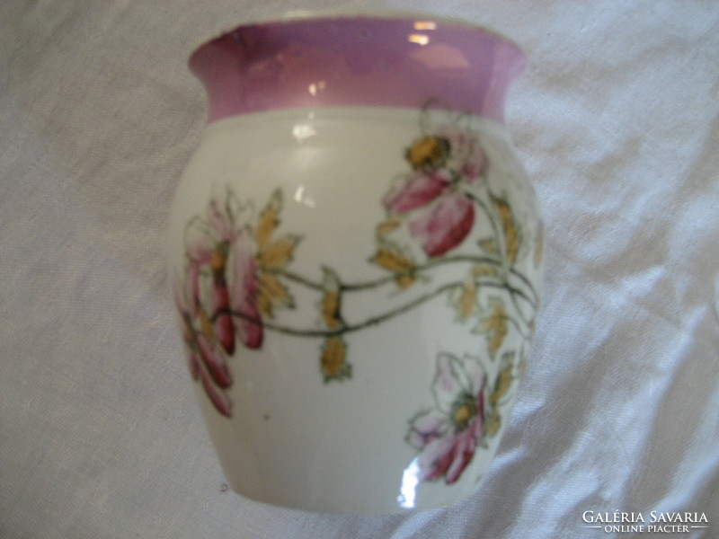 Belly mug with flower pattern