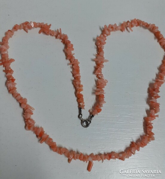 Retro necklace made of real coral beads in beautiful condition with a beautiful jewelry switch