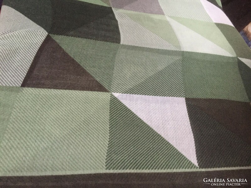 Geometric-pattern green round scarf, fashion scarf