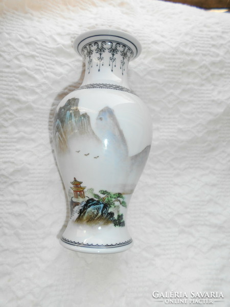 Chinese hand-painted landscape vase 16 cm