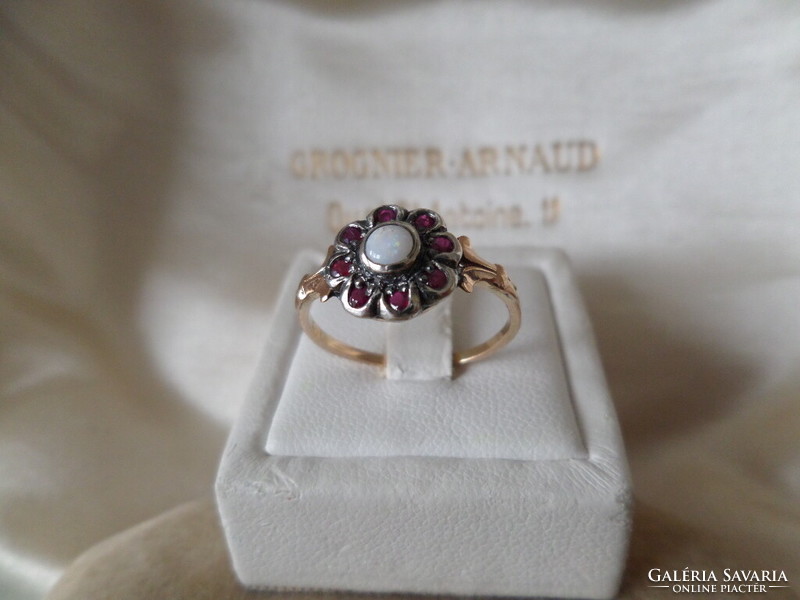 Antique daisy gold ring with opal and rubies