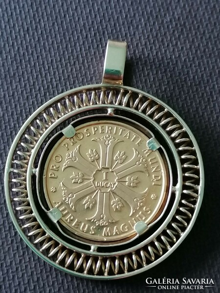 Sancta Maria gold pendant