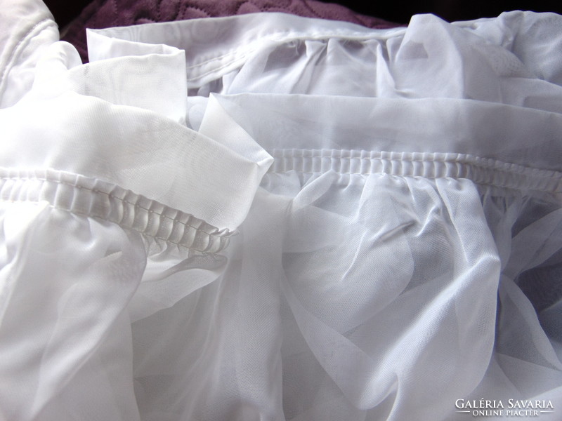 Beautiful snow-white fidres-ruffled romantic curtain set