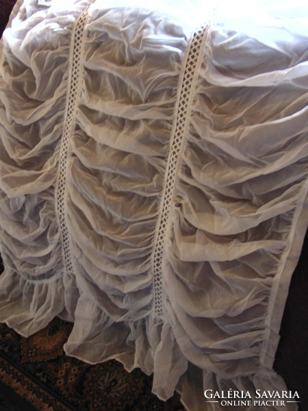 Beautiful snow-white fidres-ruffled romantic curtain set