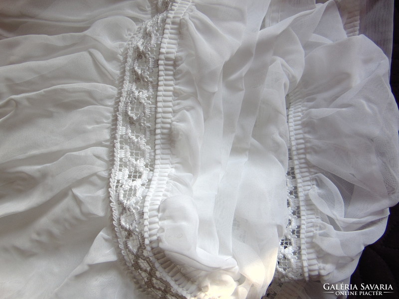 Beautiful snow-white fidres-ruffled romantic curtain set