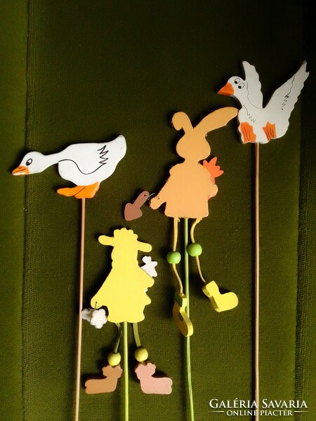Négy festett színes fa pálcikás figura lúd liba nyúl nyuszi bárány tyúk húsvét tavasz dekoráció