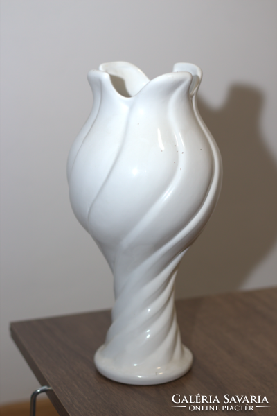 Flower-shaped porcelain vase