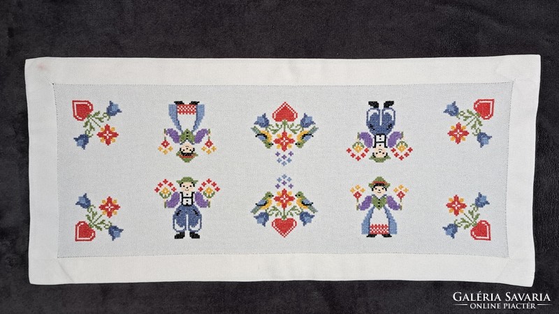 Old tablecloth with cross-stitch embroidery (l3603)