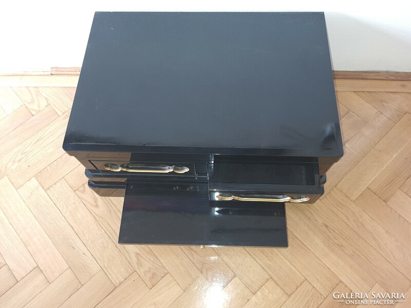 Japanese altar/side table (1926), high-gloss lacquer, genuine gilding