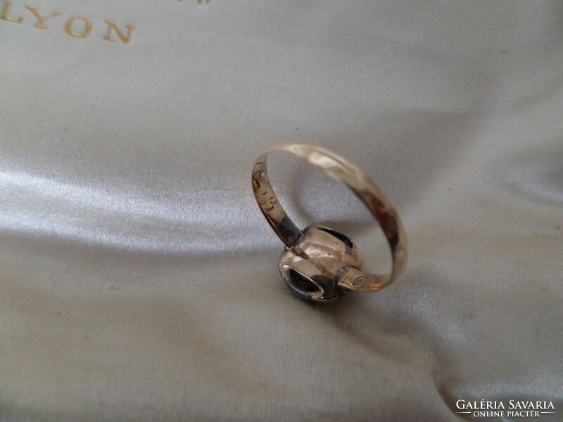 Antik margaréta arany gyűrű gyémántokkal