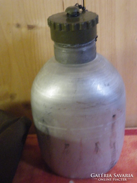 U.S ch 84 Heeres Eigentum(Hadsereg tulajdona (svájci?) katonai,jelzett kulacs (1984),2 részes,tokkal