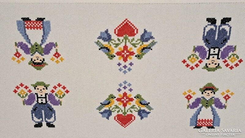 Old tablecloth with cross-stitch embroidery (l3603)