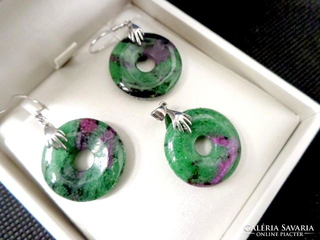 Zoisite-ruby disk earring pendant set with silver