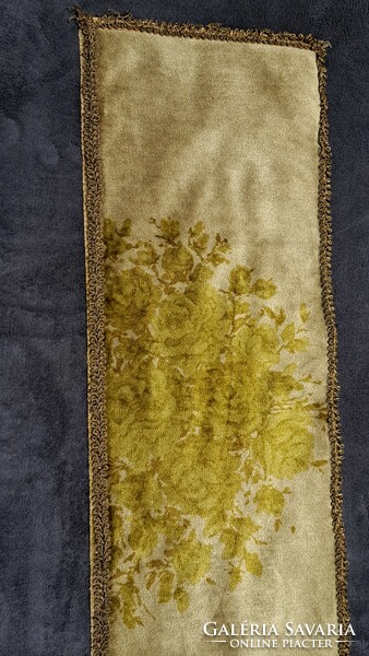 Old velvet tablecloth (l3591)