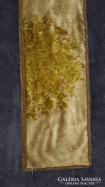 Old velvet tablecloth (l3591)