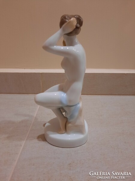 Jubileumi Herendi Tükröt tartó, Tükörbe néző nő, női akt porcelán figura