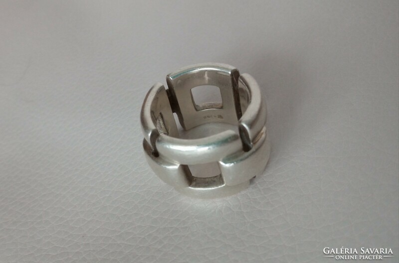 Súlyos ezüst gyűrű