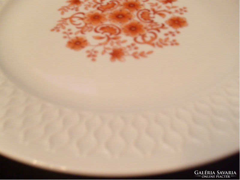 Antik,jelzett domború szegélyes virágos tányérok 6 db-os  25cm  + 19,5 cm készlet egyben eladóak
