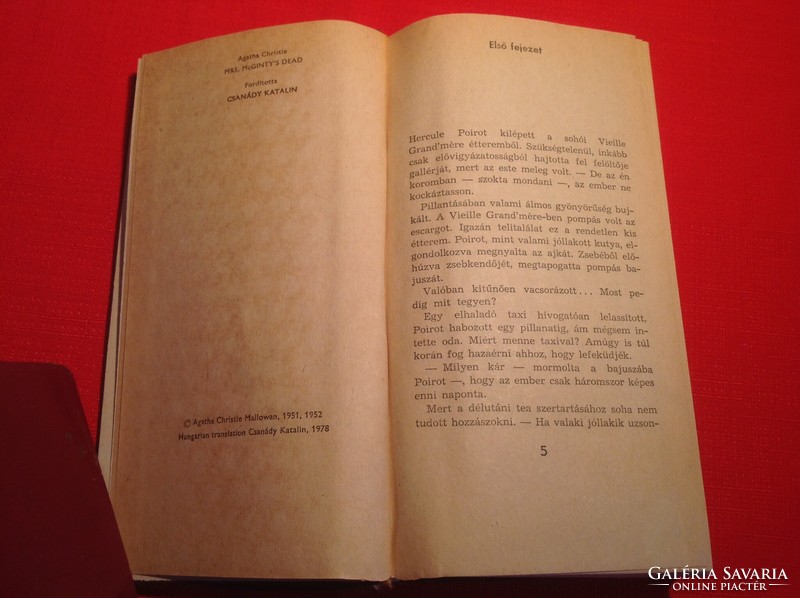 AGATHA CRISTIE: HOLTTEST A KÖNYVTÁRSZOBÁBAN 1969. és MRS. McGINTY HALOTT 1978. -egybekötve  (96)