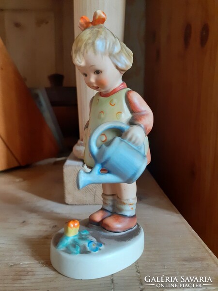 Hummel porcelain 'the little gardener' nr 74