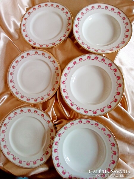 Régi rózsagirlandos porcelán tányérok sorszámmal  3+3 darab