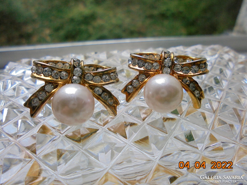 Bow, stone gilded earrings with pearls