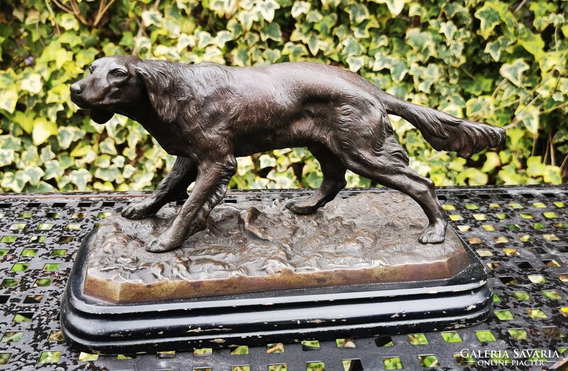 Hunting dog - bronze statue