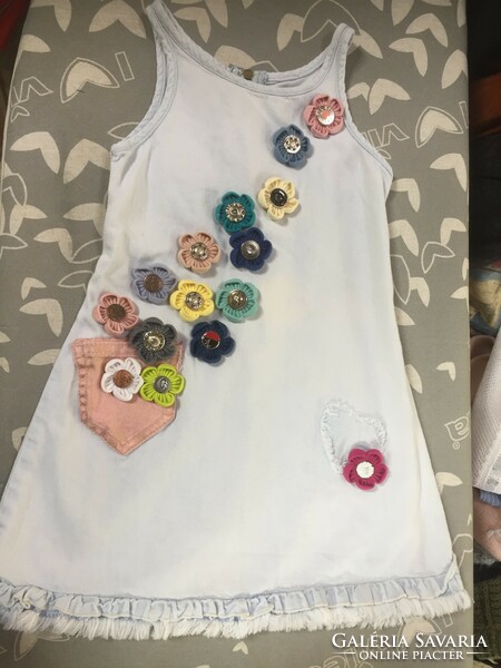 Denim dress for 2-4 year old girls, with flowers. Benetton brand