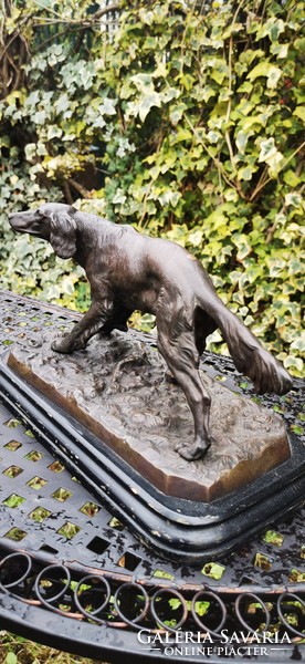 Hunting dog - bronze statue