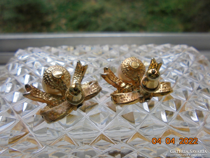 Bow, stone gilded earrings with pearls