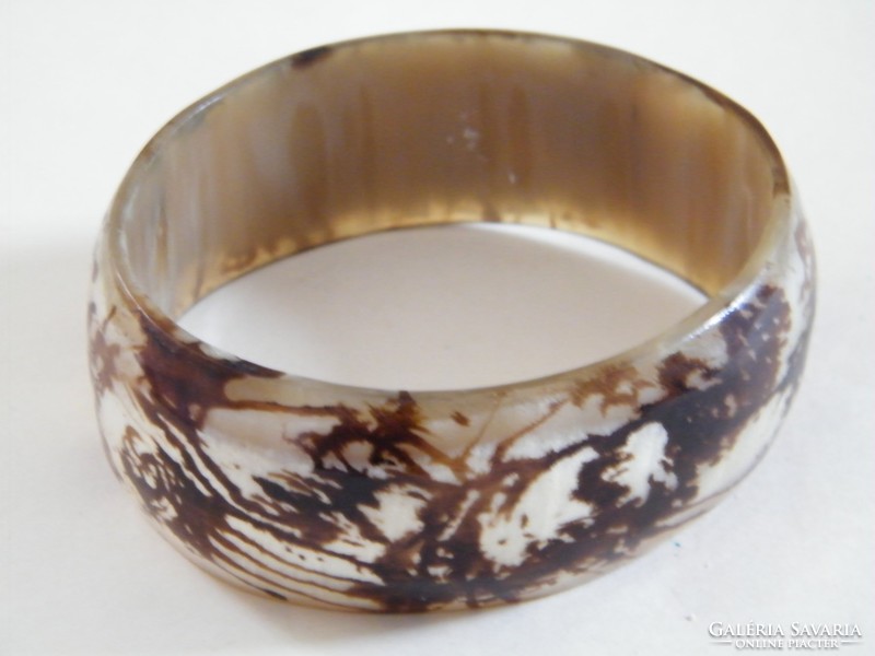 Bracelet made of horn, bracelet