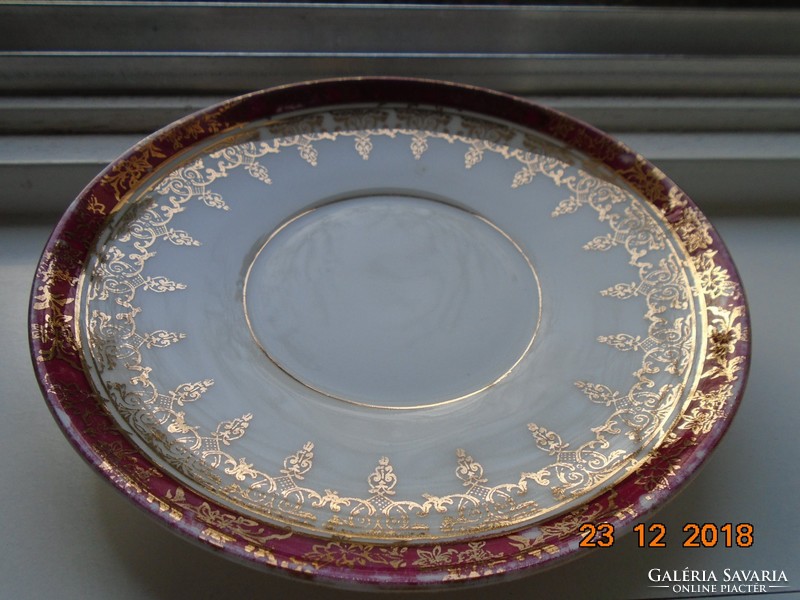 Gold brocade with patterns, a mythological scene with an antique Altwien-style tea cup coaster