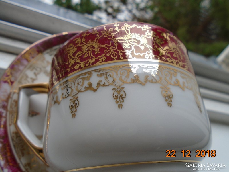 Gold brocade with patterns, a mythological scene with an antique Altwien-style tea cup coaster