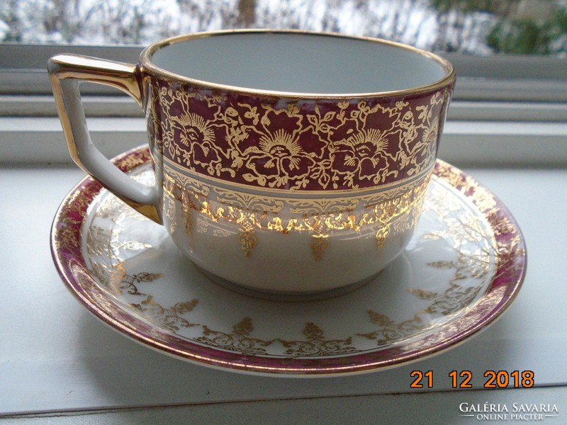 Gold brocade with patterns, a mythological scene with an antique Altwien-style tea cup coaster