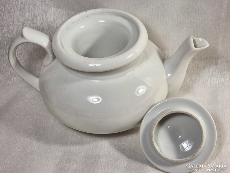 Tk wiener theemaschine porcelain teapot, with filter insert, around the middle of the 20th century.