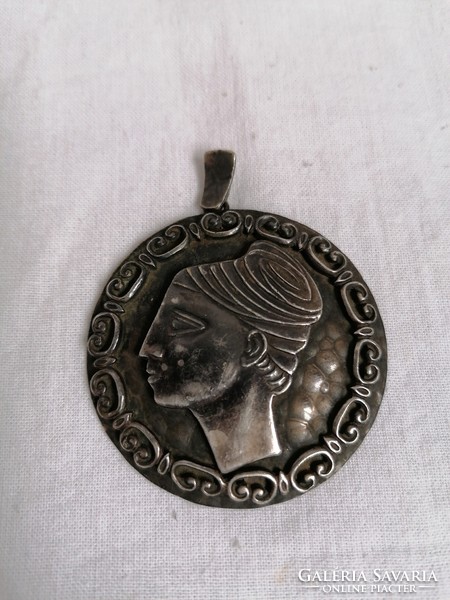 Retro applied art pendant