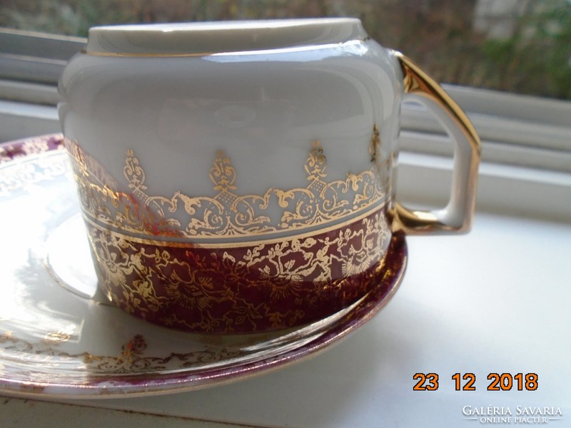 Gold brocade with patterns, a mythological scene with an antique Altwien-style tea cup coaster